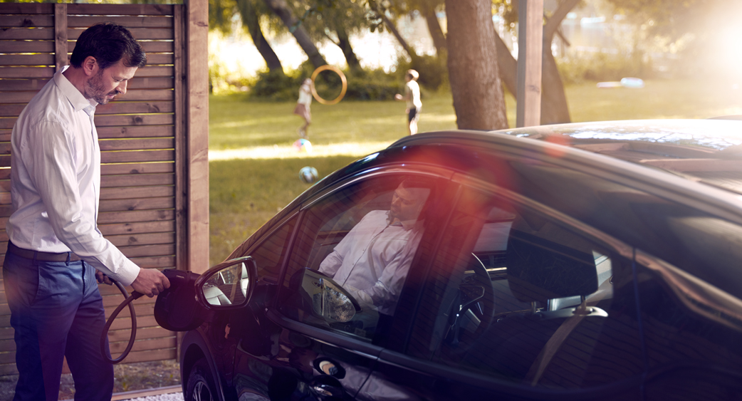 Man_Charging_EV